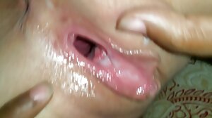 Gloryhole azjatycki kochanek dostaje wytrysk na twarz, gdy sex filmy z fabuła szarpie kutasa